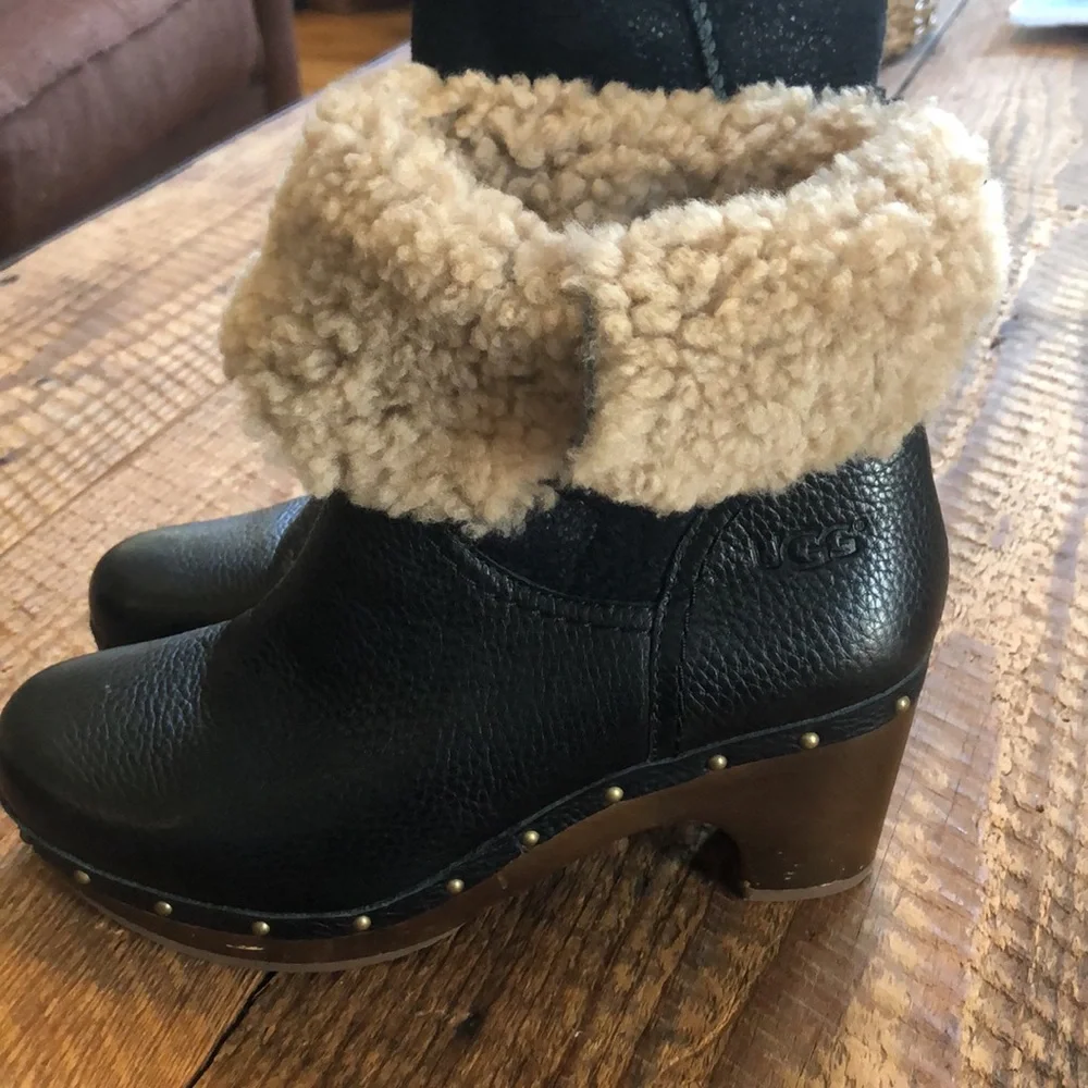 UGG stacked heel ankle boot size 7